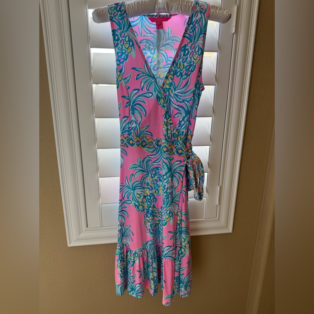 Lilly Pulitzer Misha Wrap Dress XS – Pink Tropical Print, Flowy & Vibrant - Picture 5 of 7